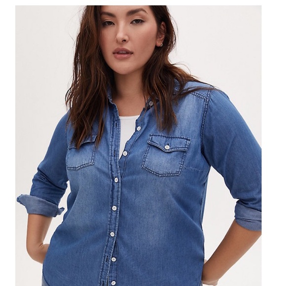 Torrid TAYLOR MEDIUM WASH DENIM BUTTON-UP SHIRT - Picture 8 of 8